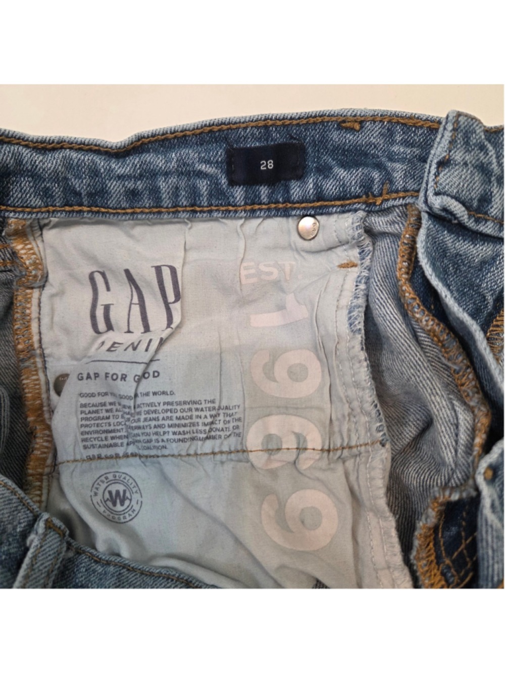 GAP Women's Light Wash Raw Hem Denim Shorts Size 28 Blue - Picture 5 of 5